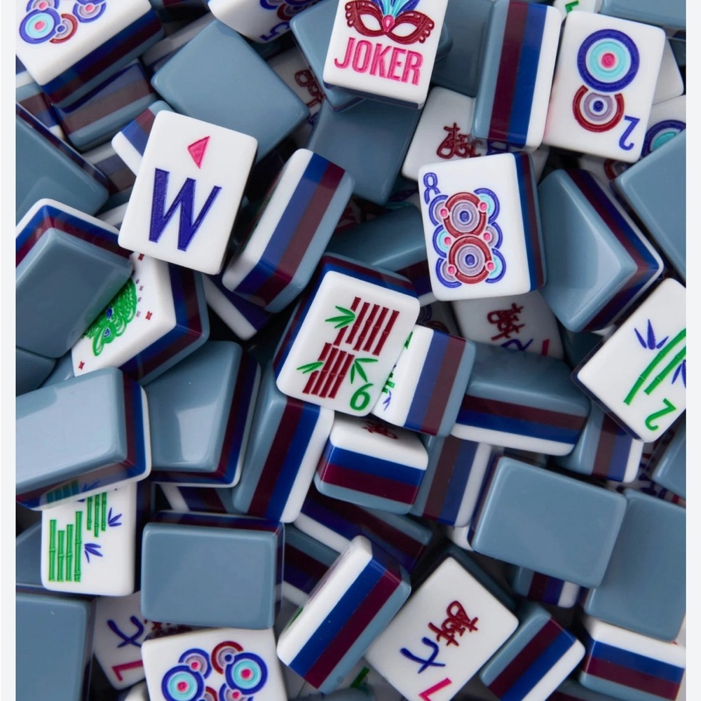 Classic Mahjong Set with Blue and White Tiles